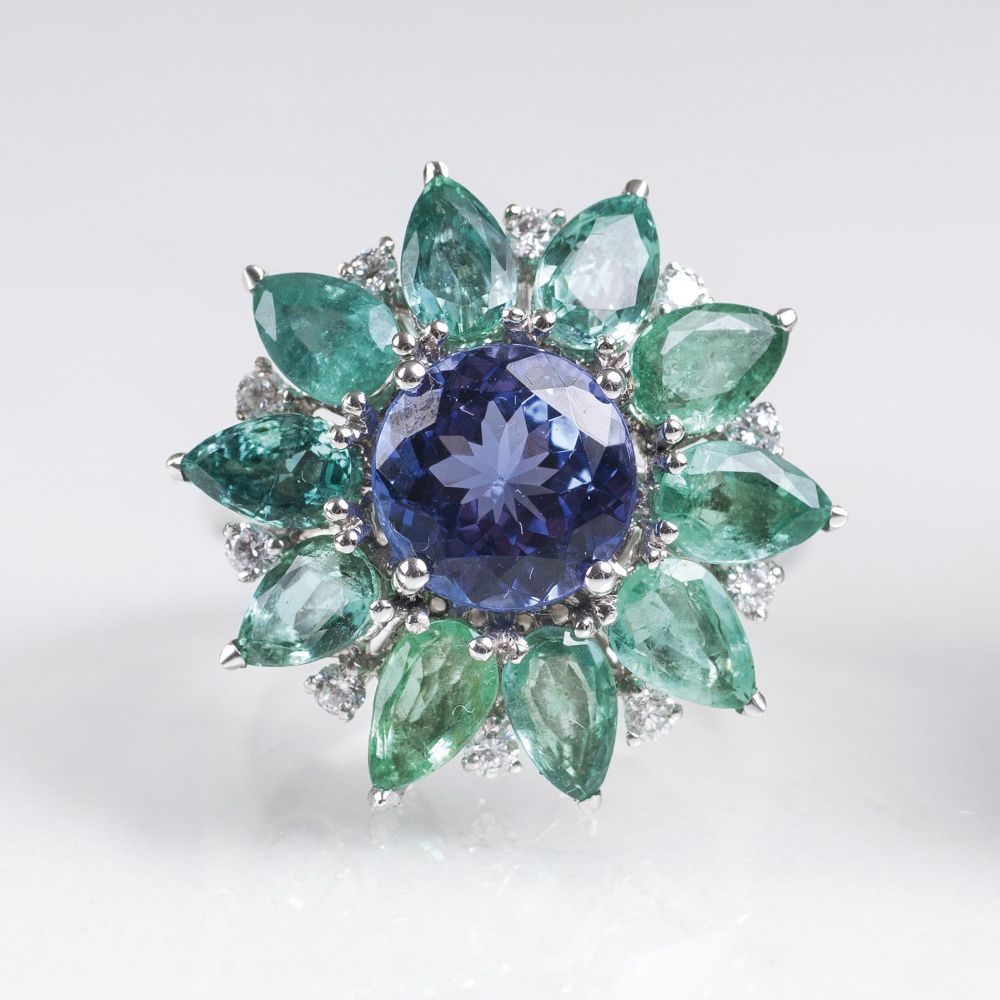 A Saphir Emerald Ring