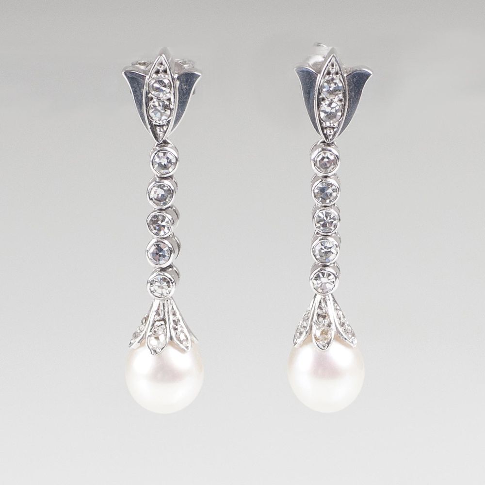 A Pair of Diamond Pearl Earpendants