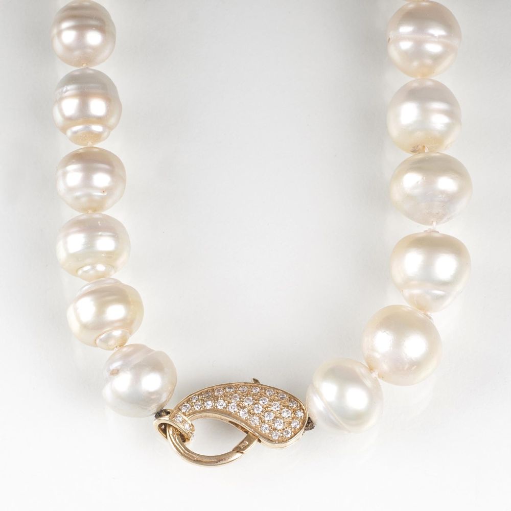 A Southsea Pearl Necklace with Diamond Clasp