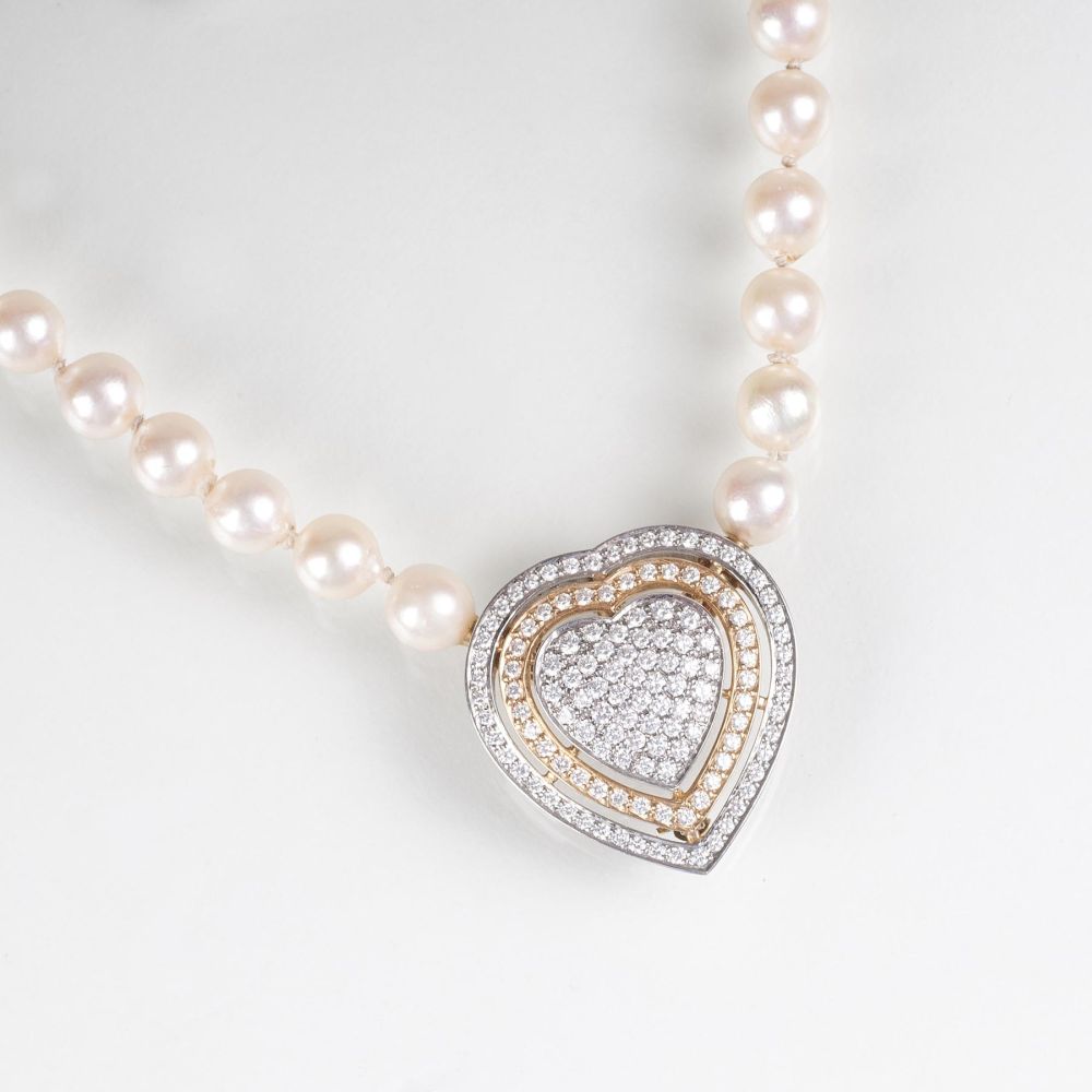 A Pearl Necklace with heart shaped Diamond Clasp