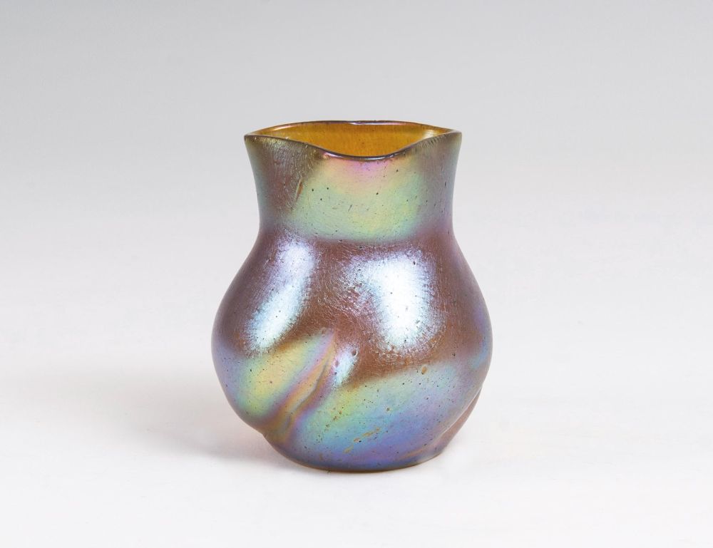 Kleine Jugendstil Irisglas-Vase