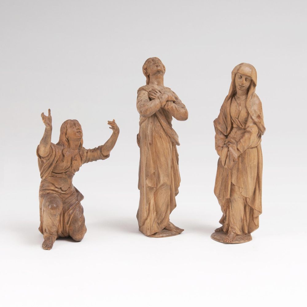 Drei Figuren aus einer Kreuzigungsgruppe