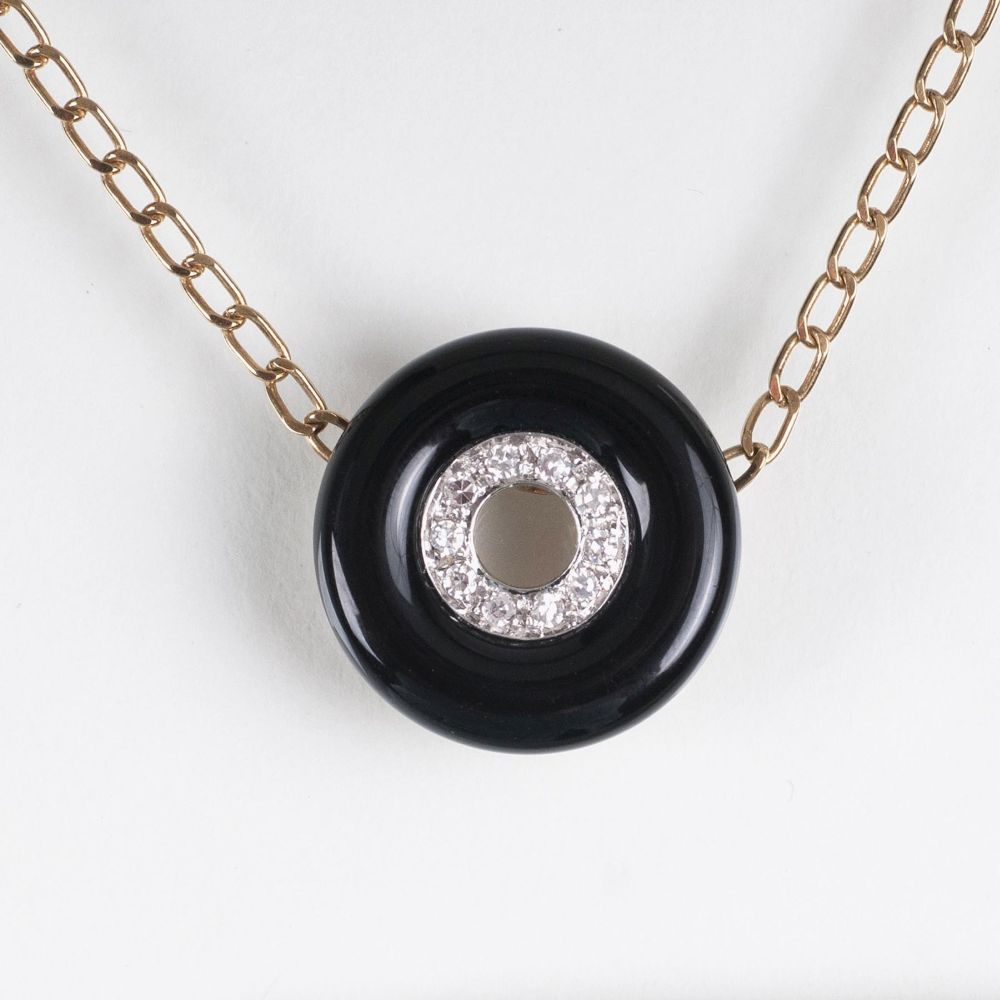 An Onyx Diamond Pendant with Necklace