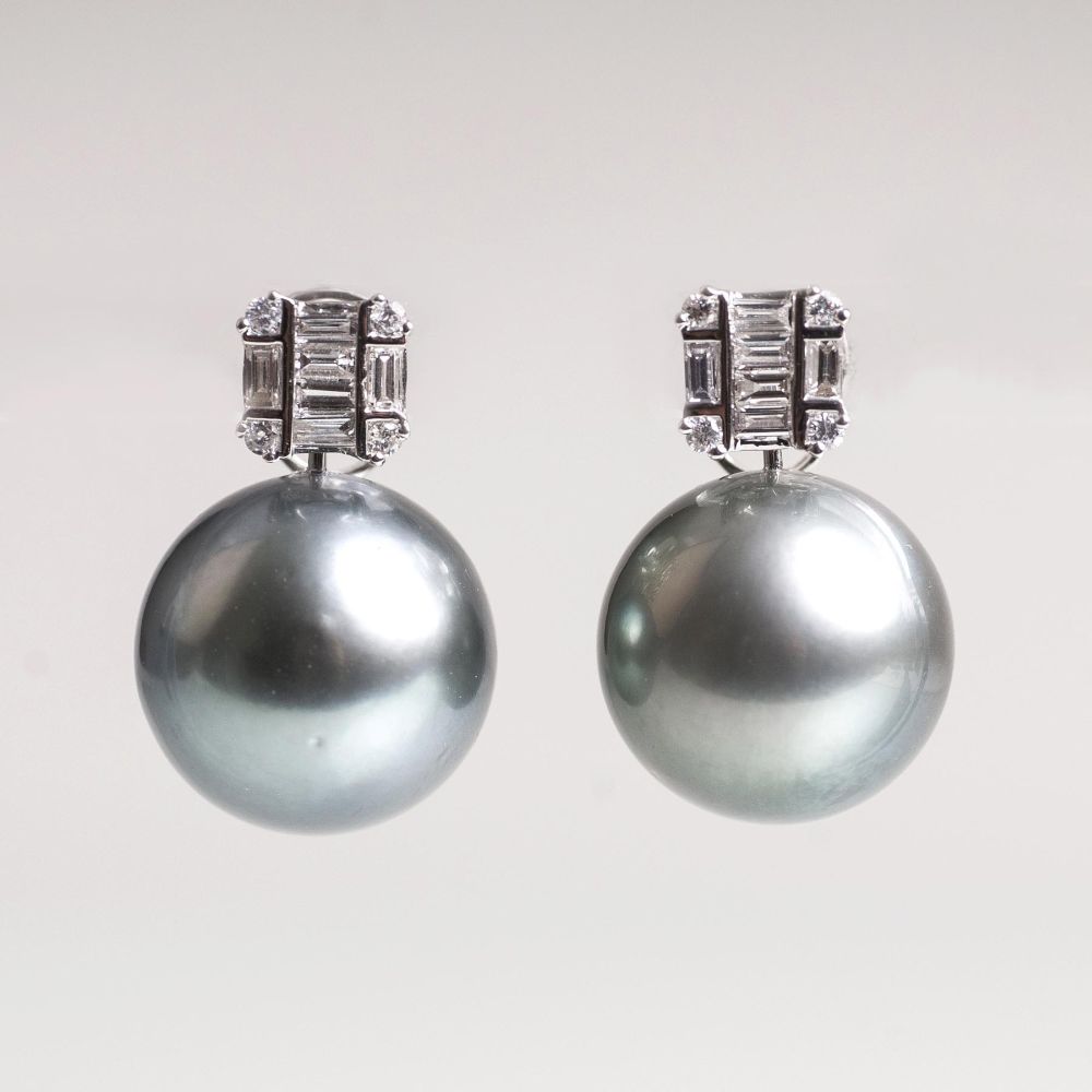 A Pair of Tahiti Pearl Earstuds with Diamonds