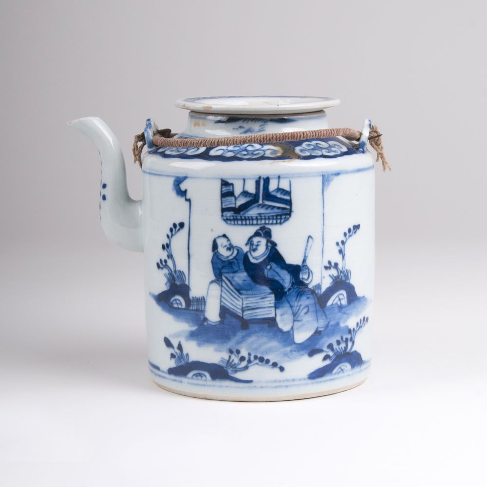 Blau-weiß Teekanne mit figürlichen Szenen