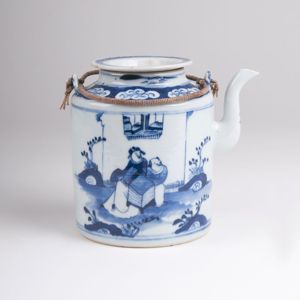 Blau-weiß Teekanne mit figürlichen Szenen - Bild 2
