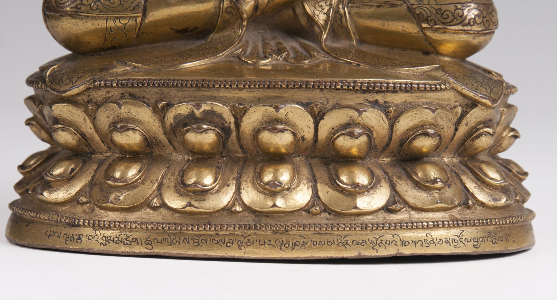 Feuervergoldete Bronze eines sitzenden Lama - Bild 2