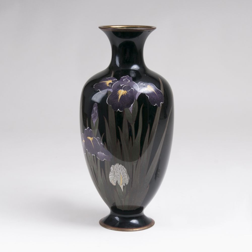 Cloisonné-Vase mit Iris