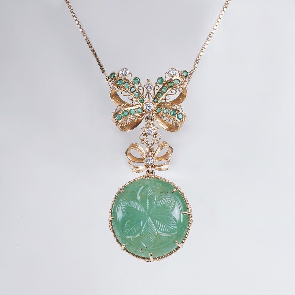 A rare Art-déco Emerald Pendant with Ribbon Top and Necklace