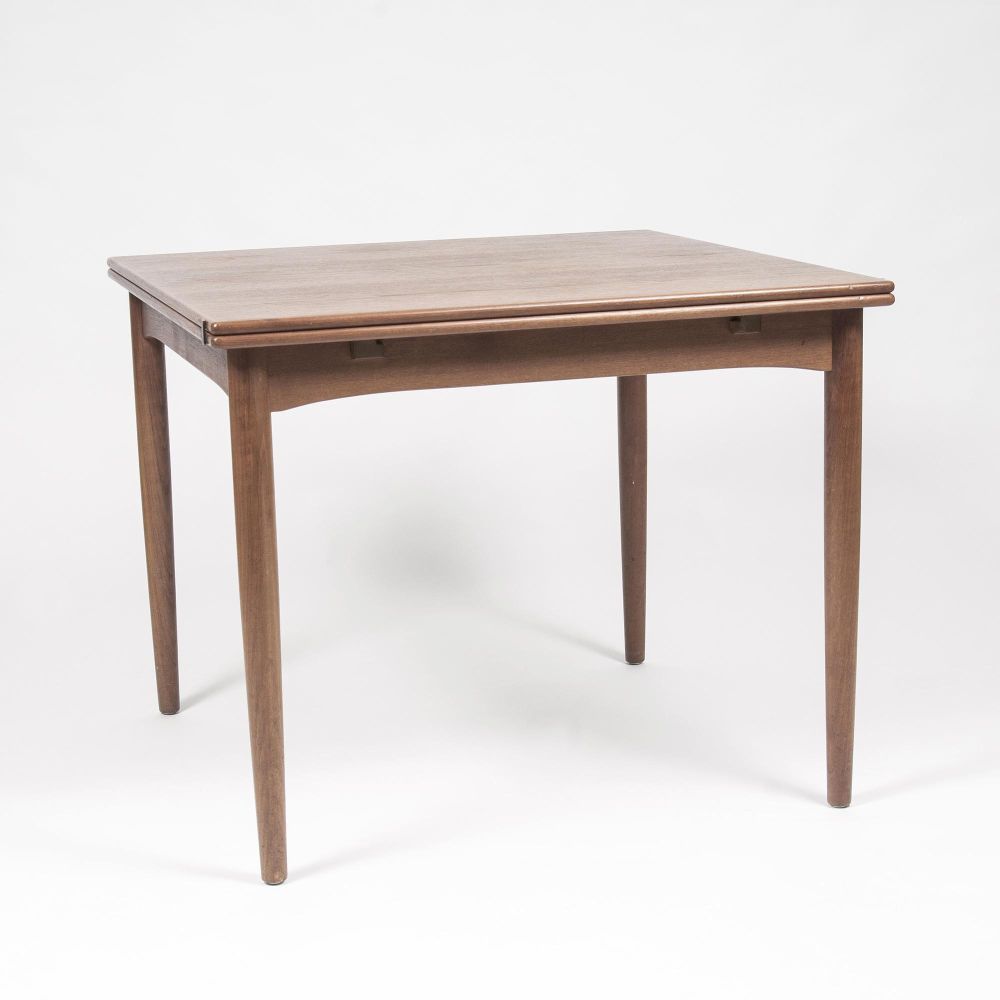 An Expandable Teakwood-Table