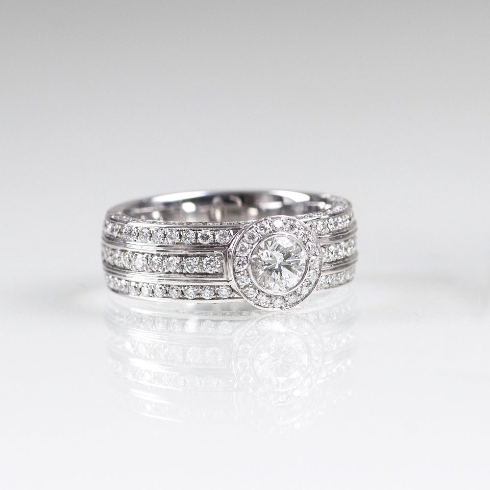 A Diamond Ring with a central Solitaire Diamond - image 2