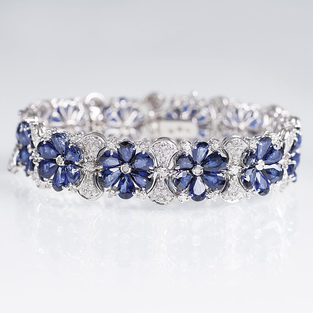 A Sapphire Diamond Bracelet with Flower Decor