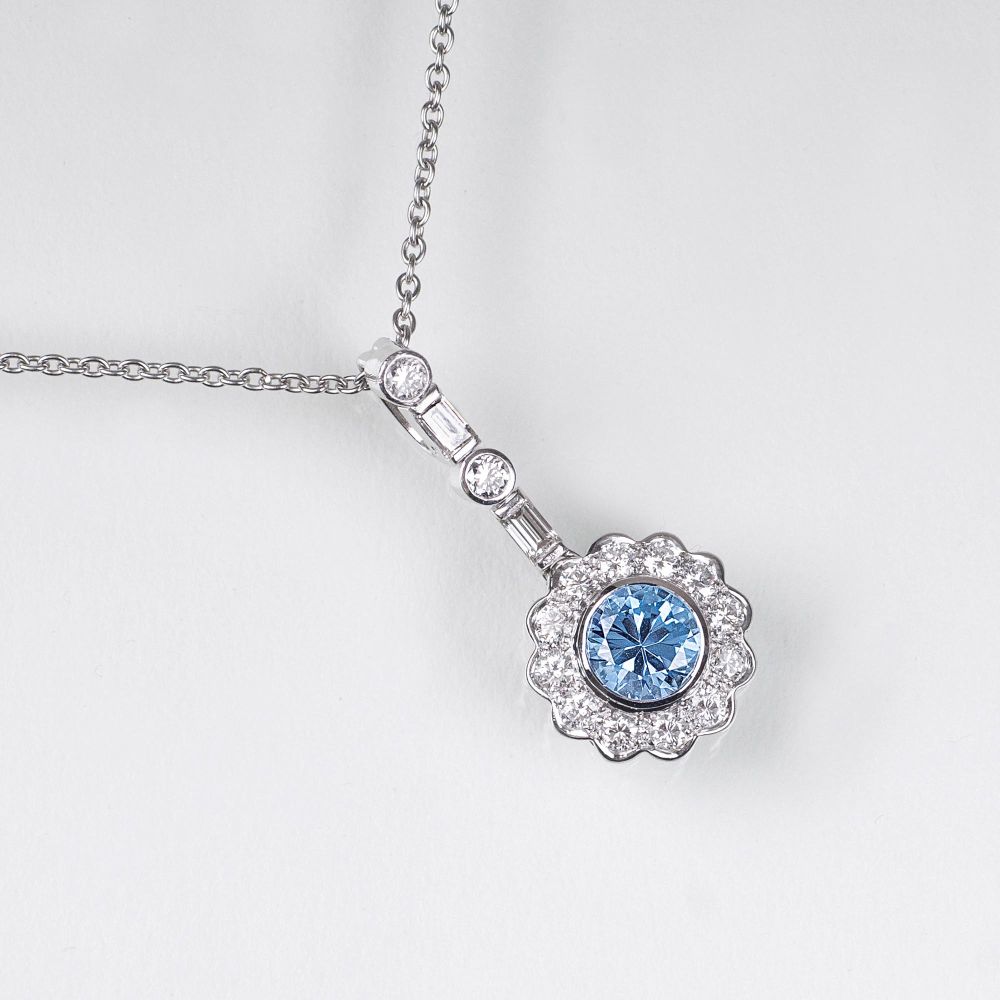 A Topaz Diamond Pendant with Necklace