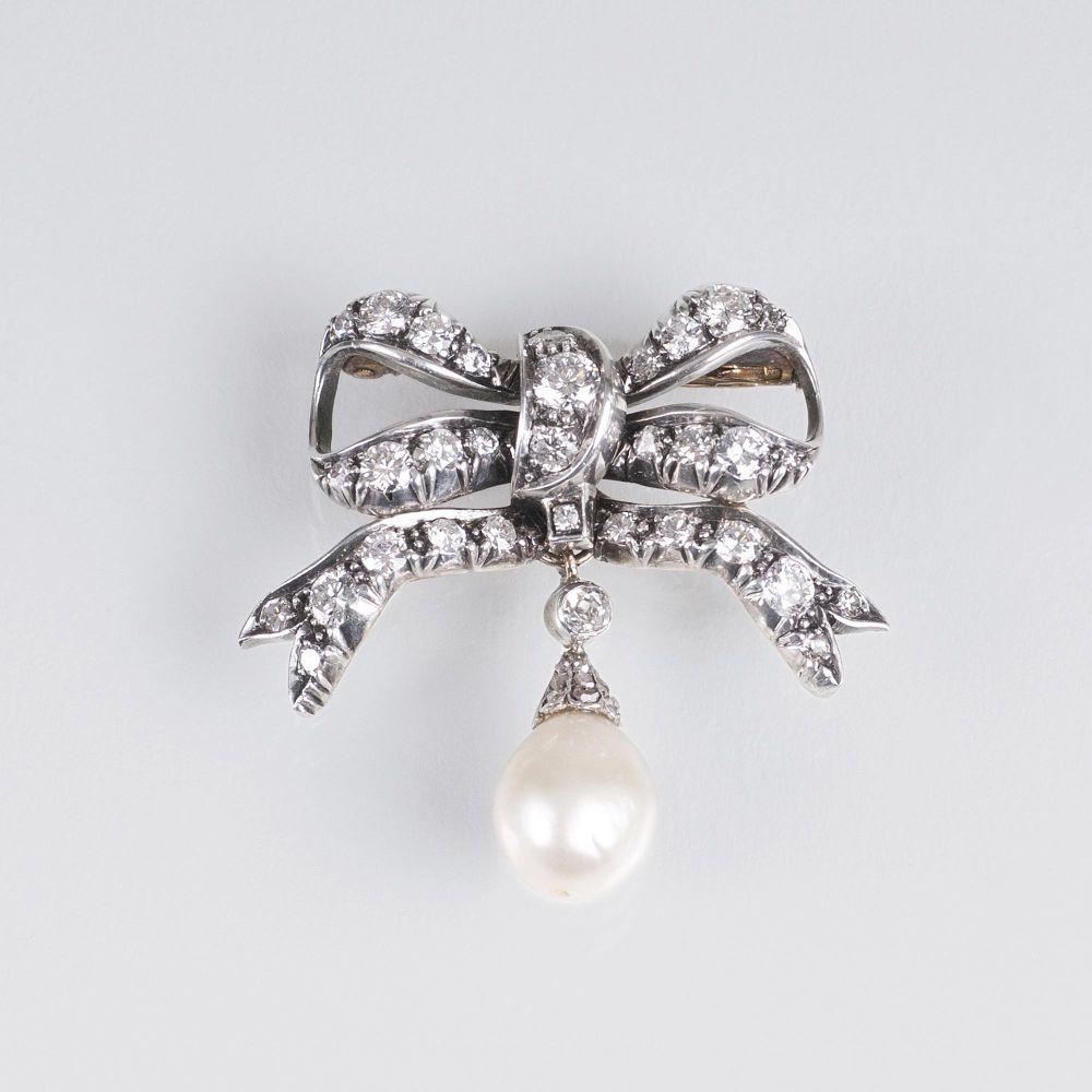 An Vienna Art Nouveau Brooch with Pearl and Diamonds
