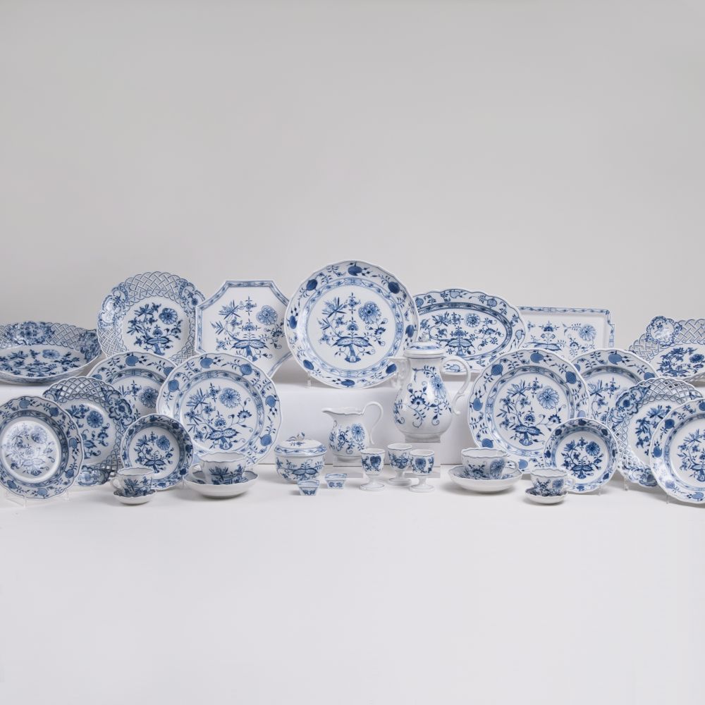 A Mixed Porcelain Set of Onion Pattern