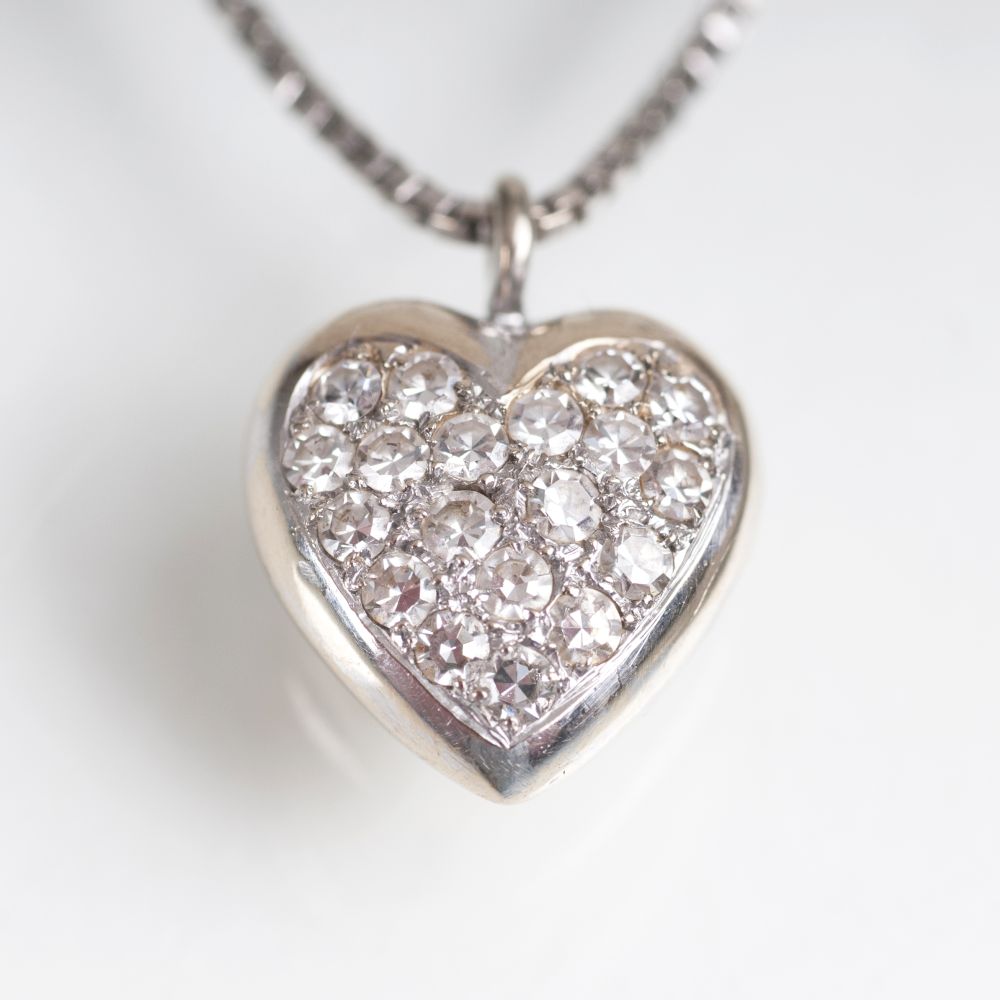 A Heartshaped Diamond Pendant with Necklace
