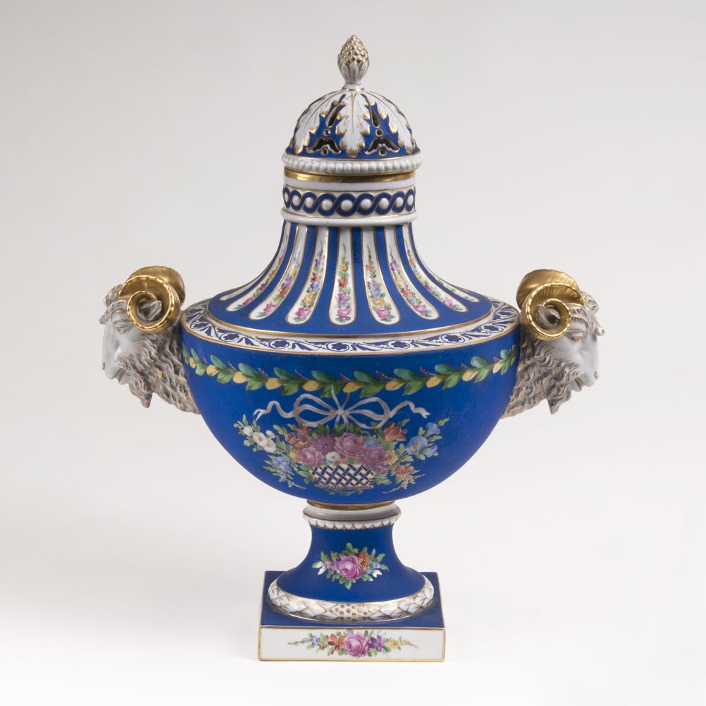 Dekorative Potpourri-Vase in Sèvres-Manier
