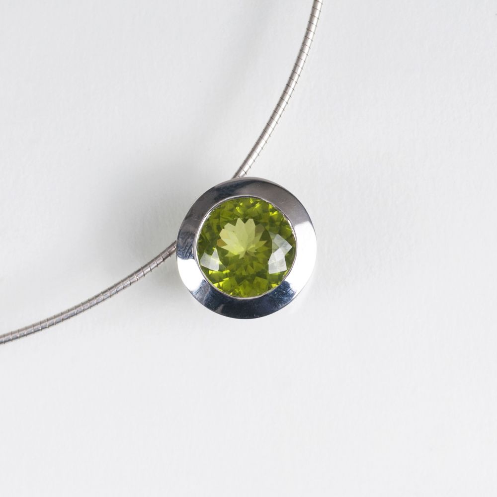 A modern Peridot Pendant with Necklace