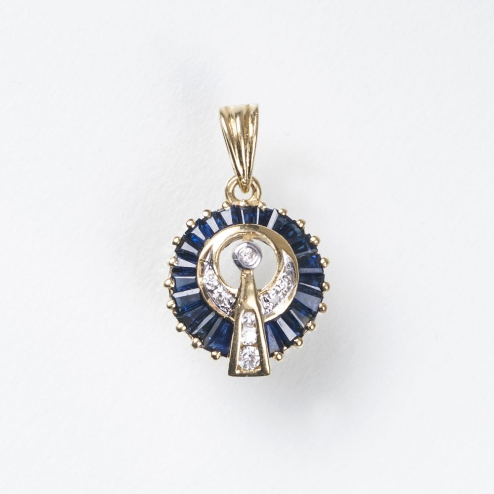 A petitie Sapphire Diamond Pendant