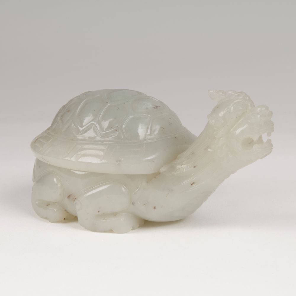A Lidded Jade Box in Turtle Shape