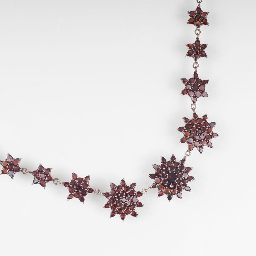 An antique garnet collier