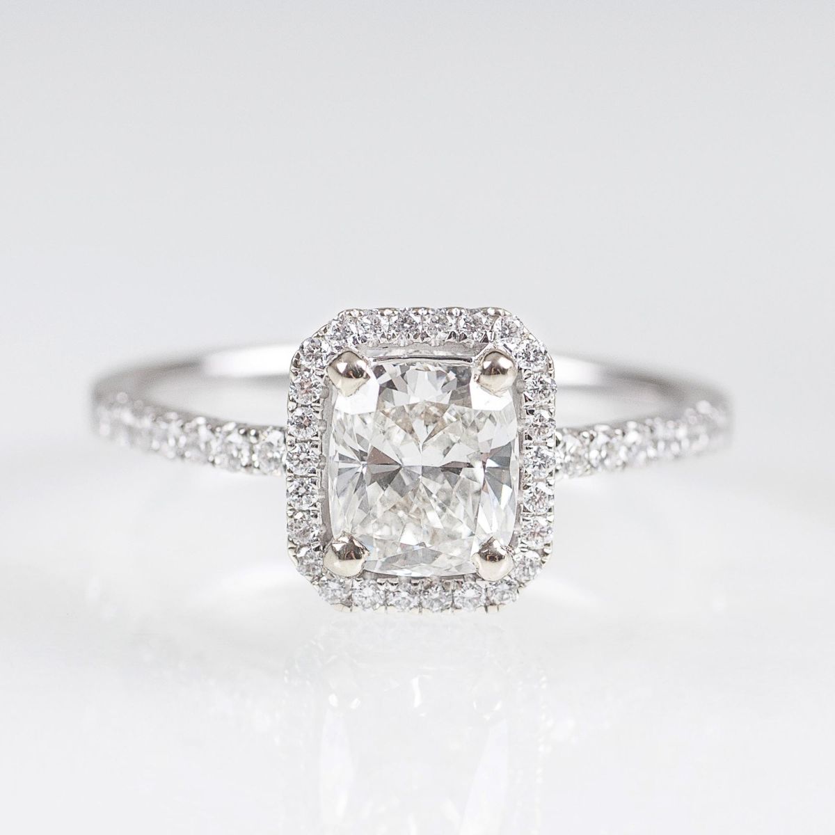 A fine Solitaire Diamond Ring