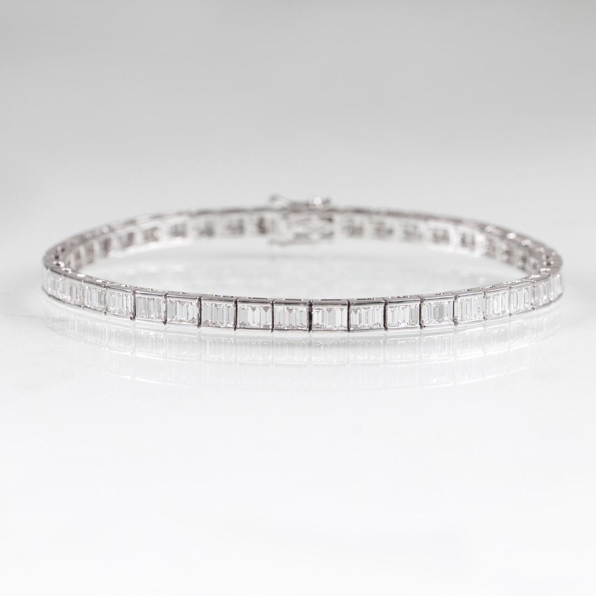 A fine white Diamond Bracelet - image 2