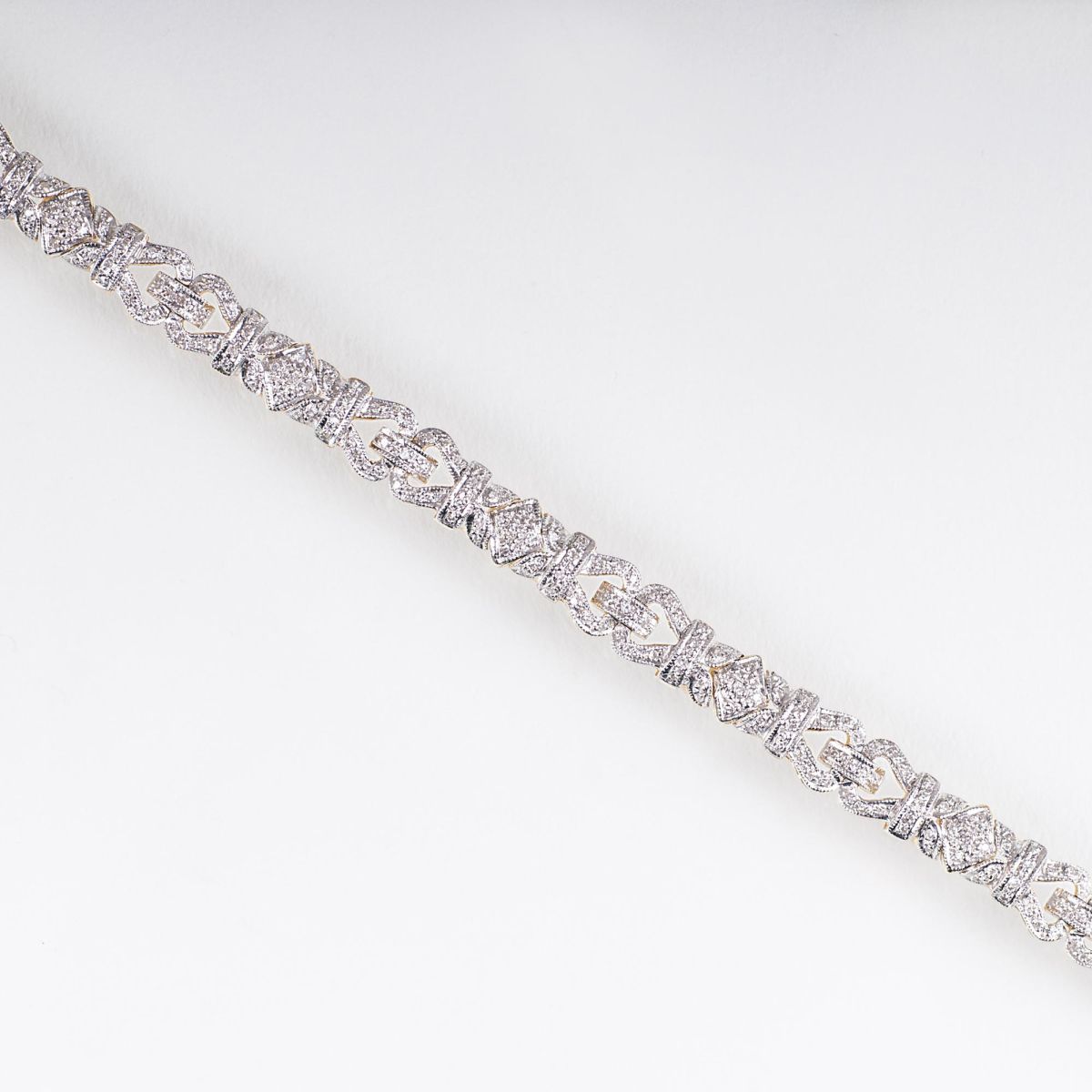 A fine Diamond Bracelet in the style of Art-déco