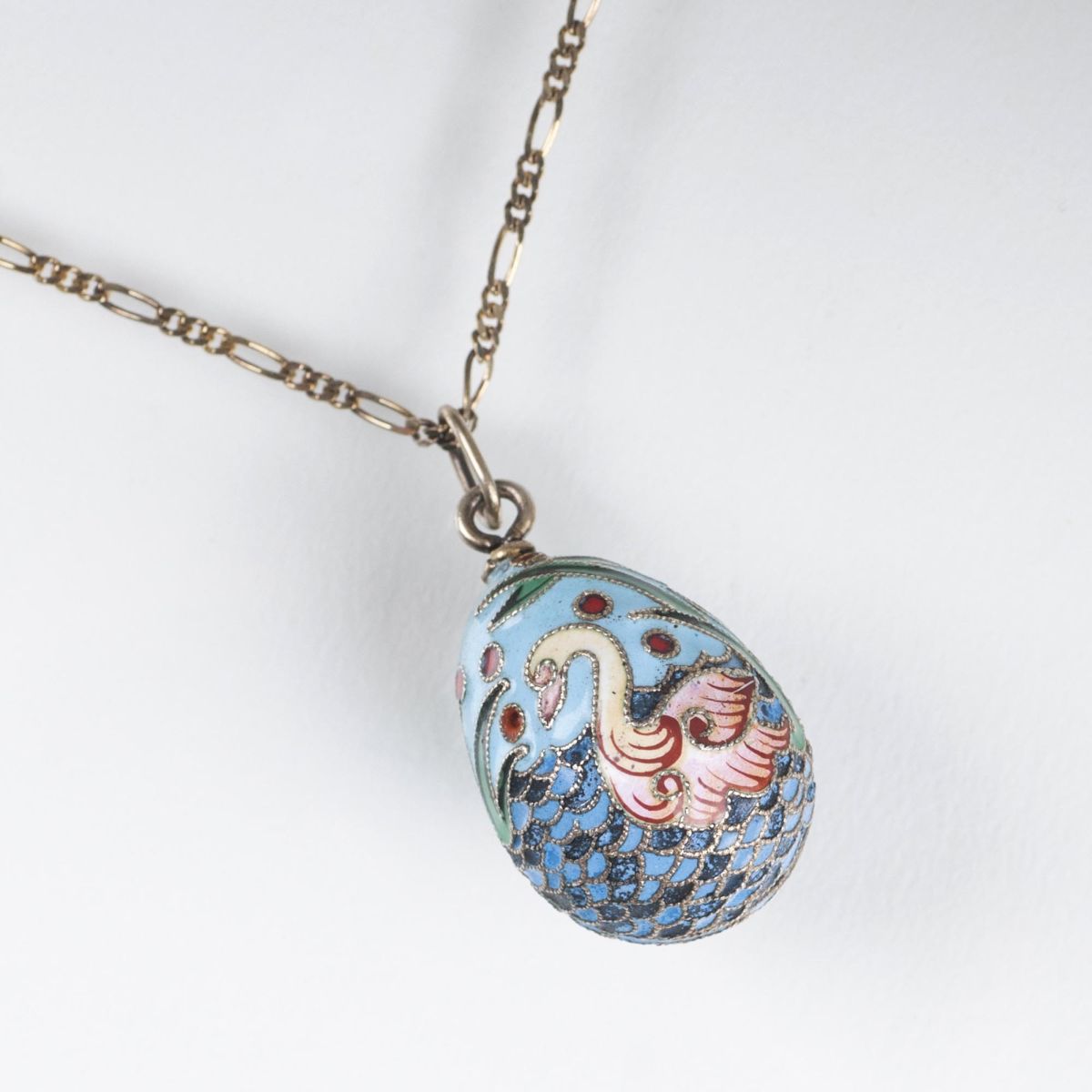 An Easteregg Pendant with coloured Cloisonné Ornaments of Swans