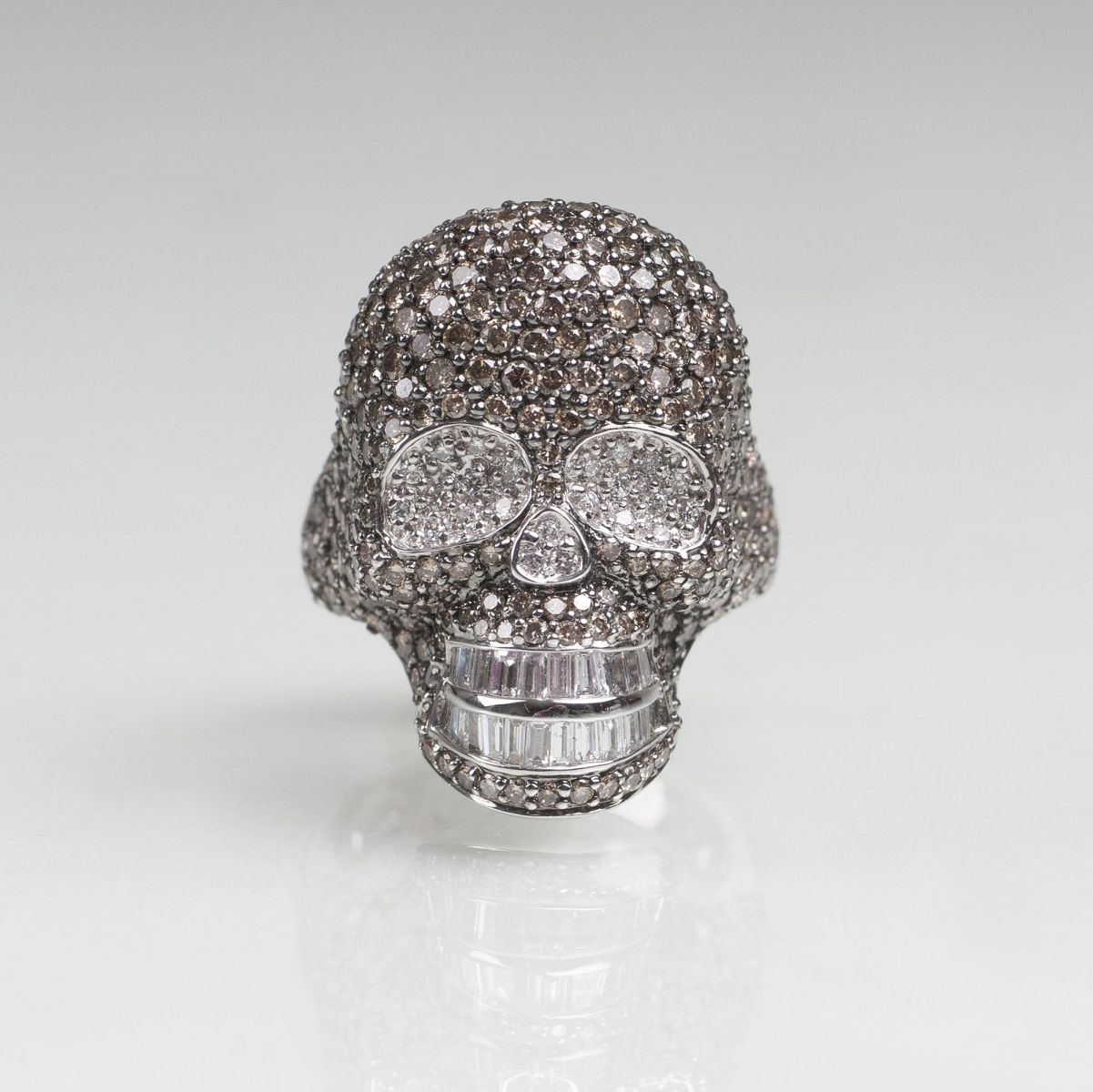 A highcarat Diamond Ring 'Skull'