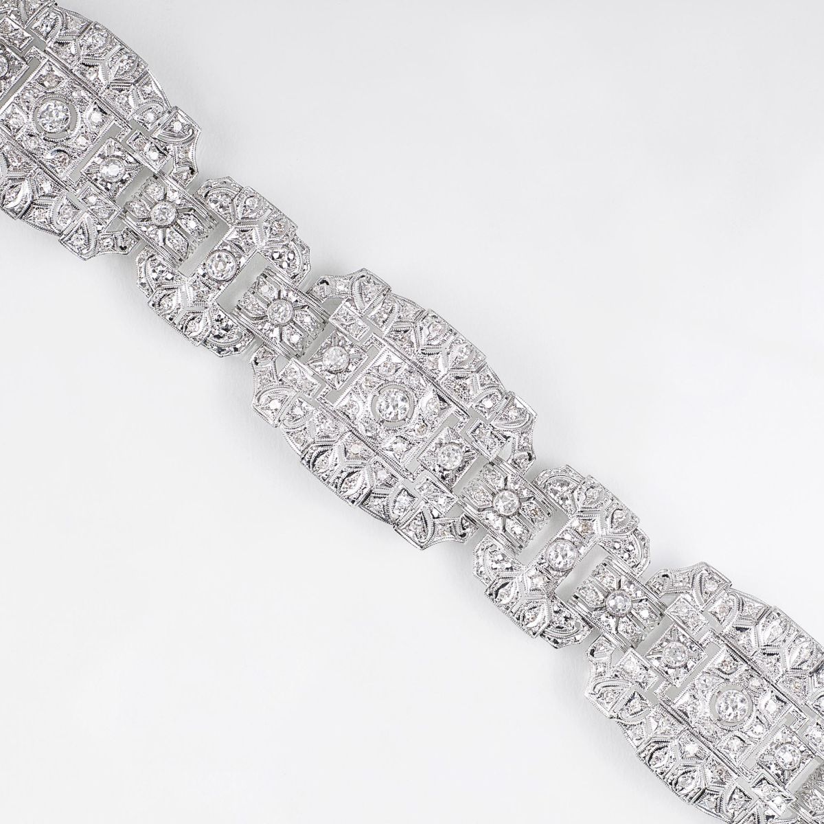 An opulent Diamond Bracelet in the style of Art-déco