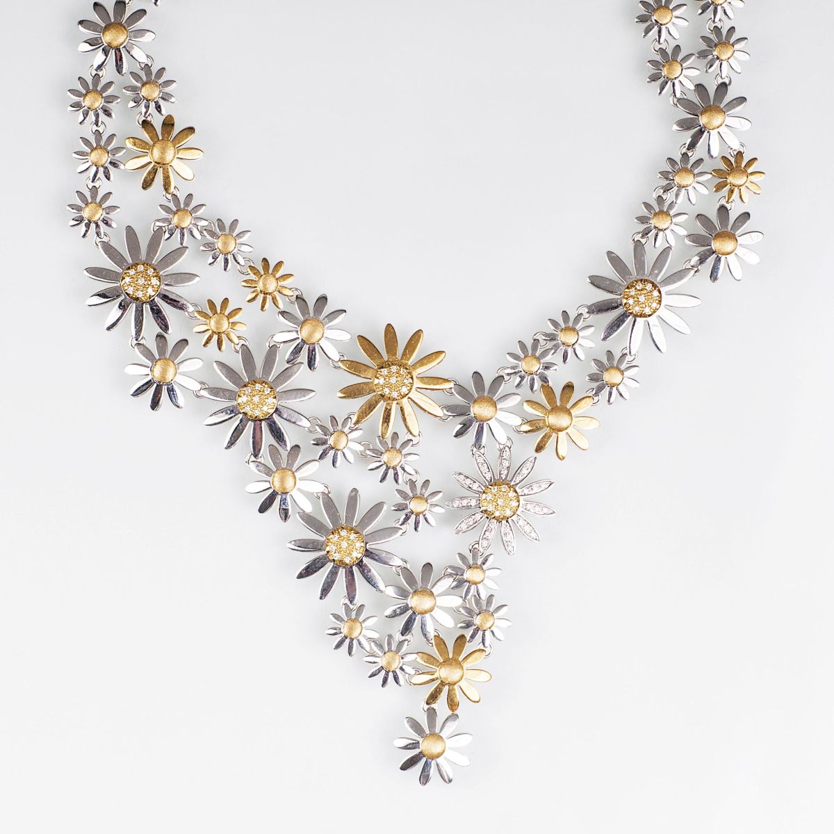 Außergewöhnliches, zweifarbiges Gold-Collier 'Sommerblüten' mit Brillant-Besatz