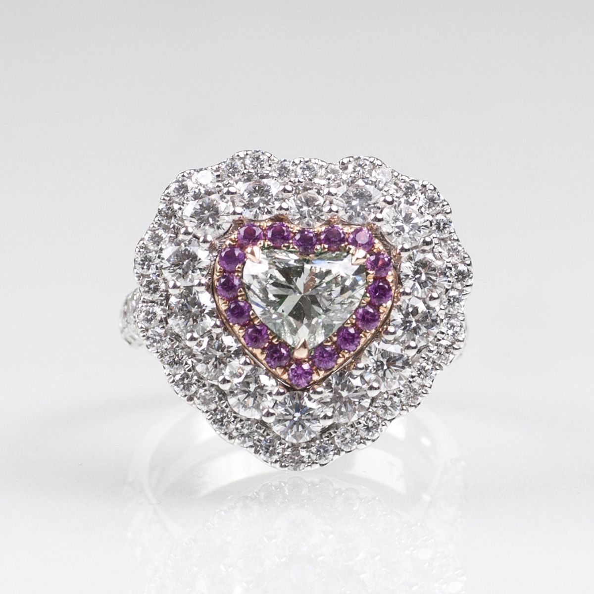 A Light Green Fancy Diamond Ring in Heartshape - image 2