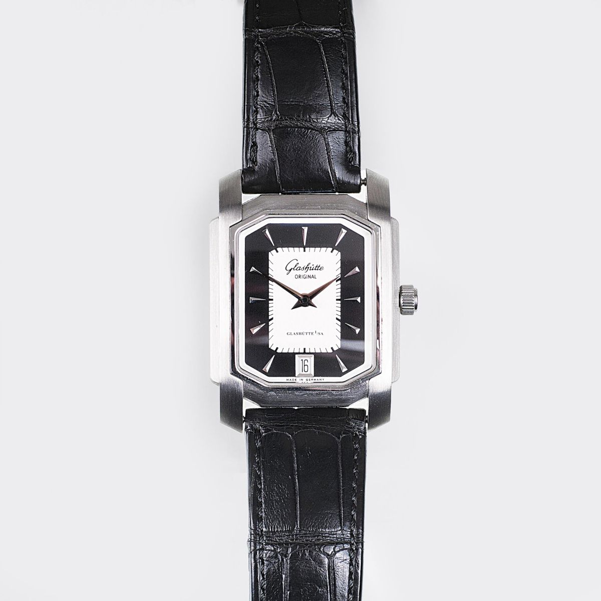 A Gentlemen's Watch 'Senator Carrée'