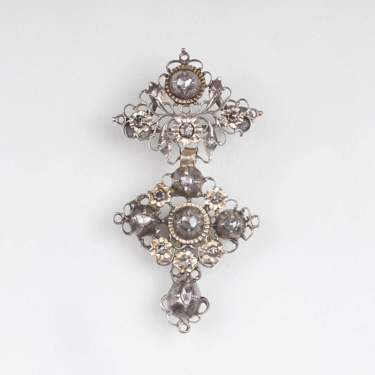 An Antique Diamond Brooch