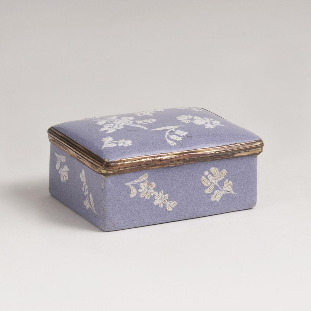 An Enamel Snuff Box with Fine Flower Relief - image 2