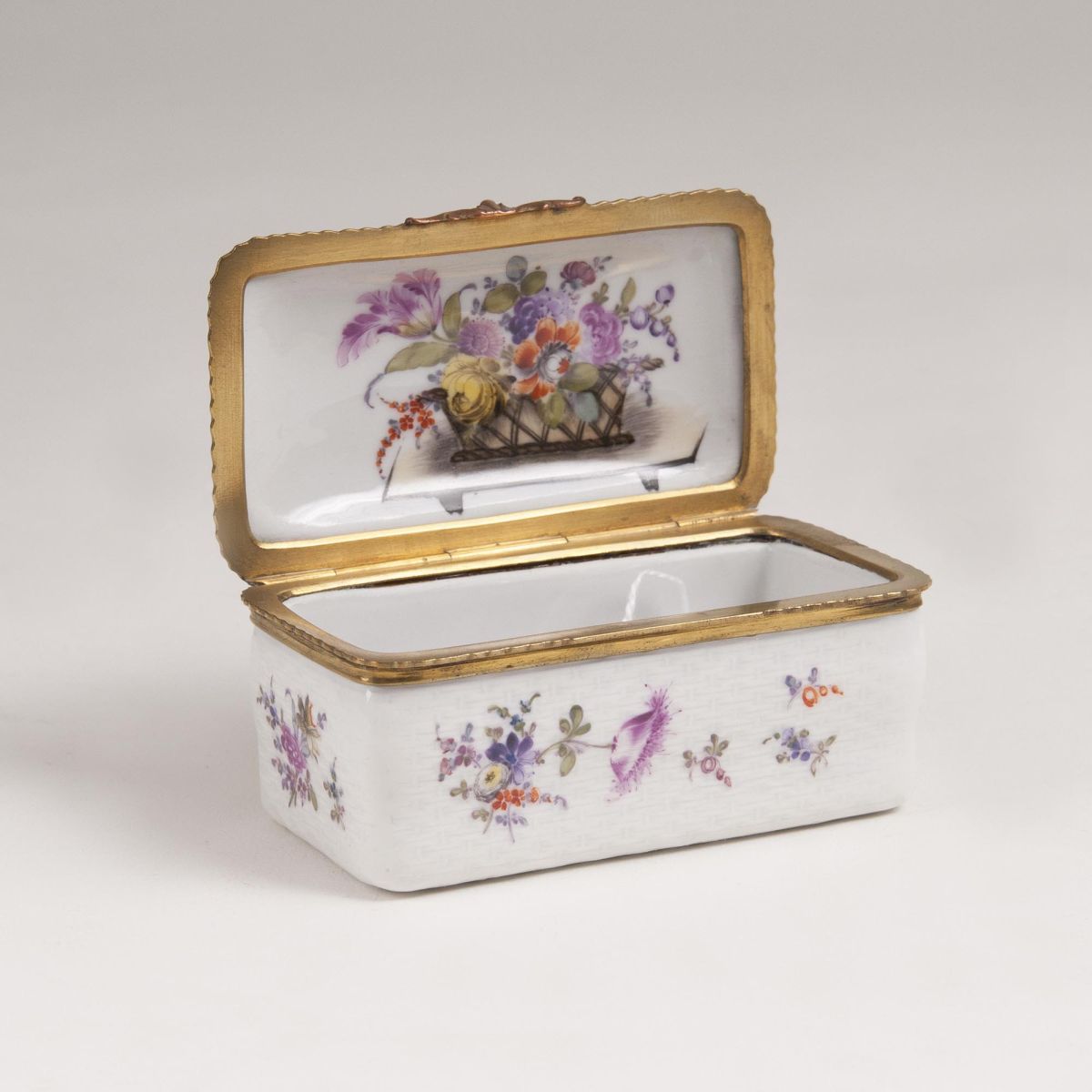 A Snuff Box with Ozier Relief and Flower Painting - image 2