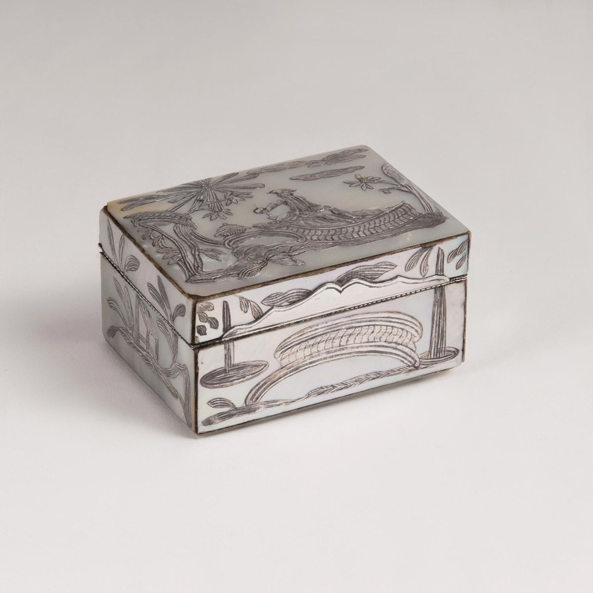 A Nacre Snuff Box with Silver Inlays