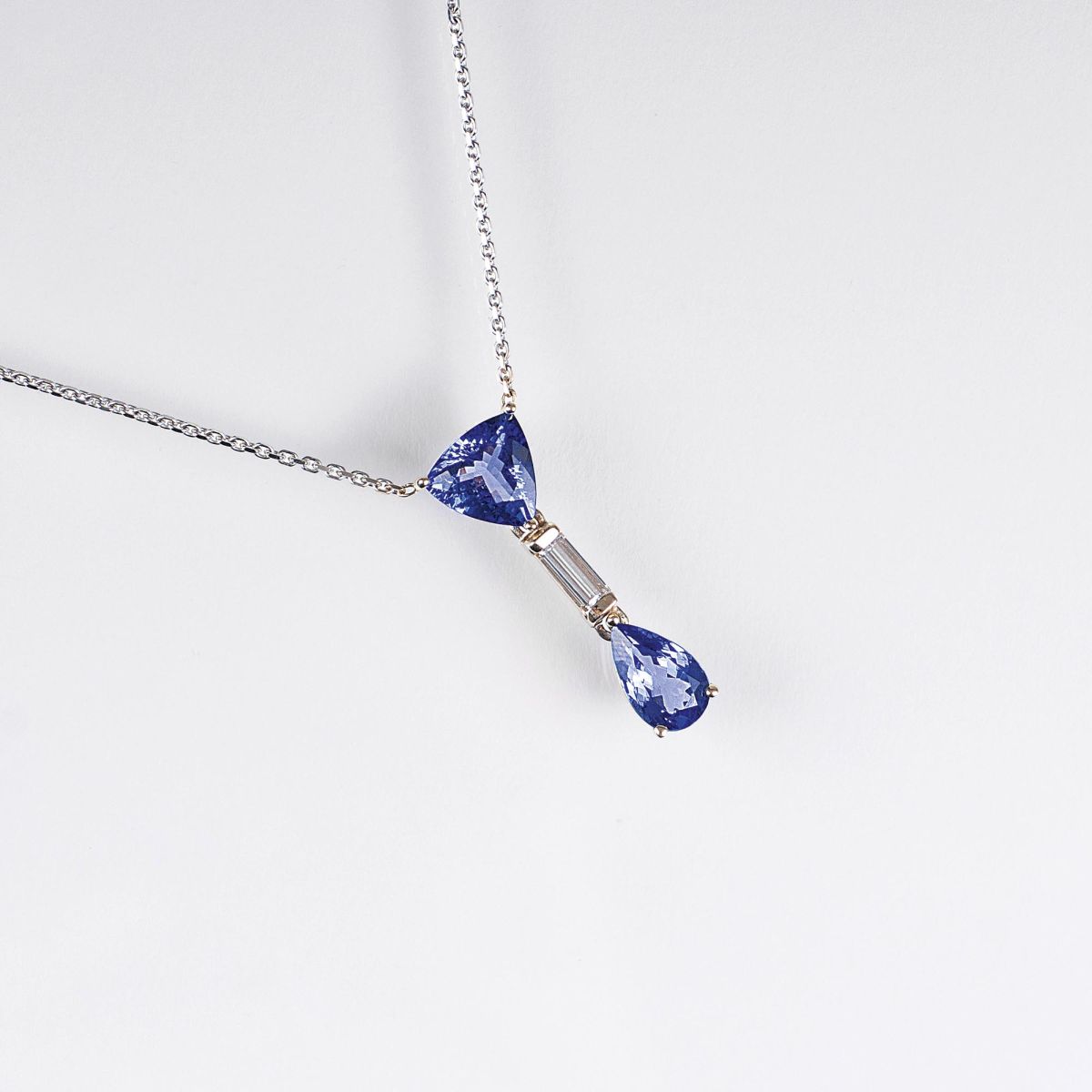 A Tanzanite Diamond Pendant with Necklace