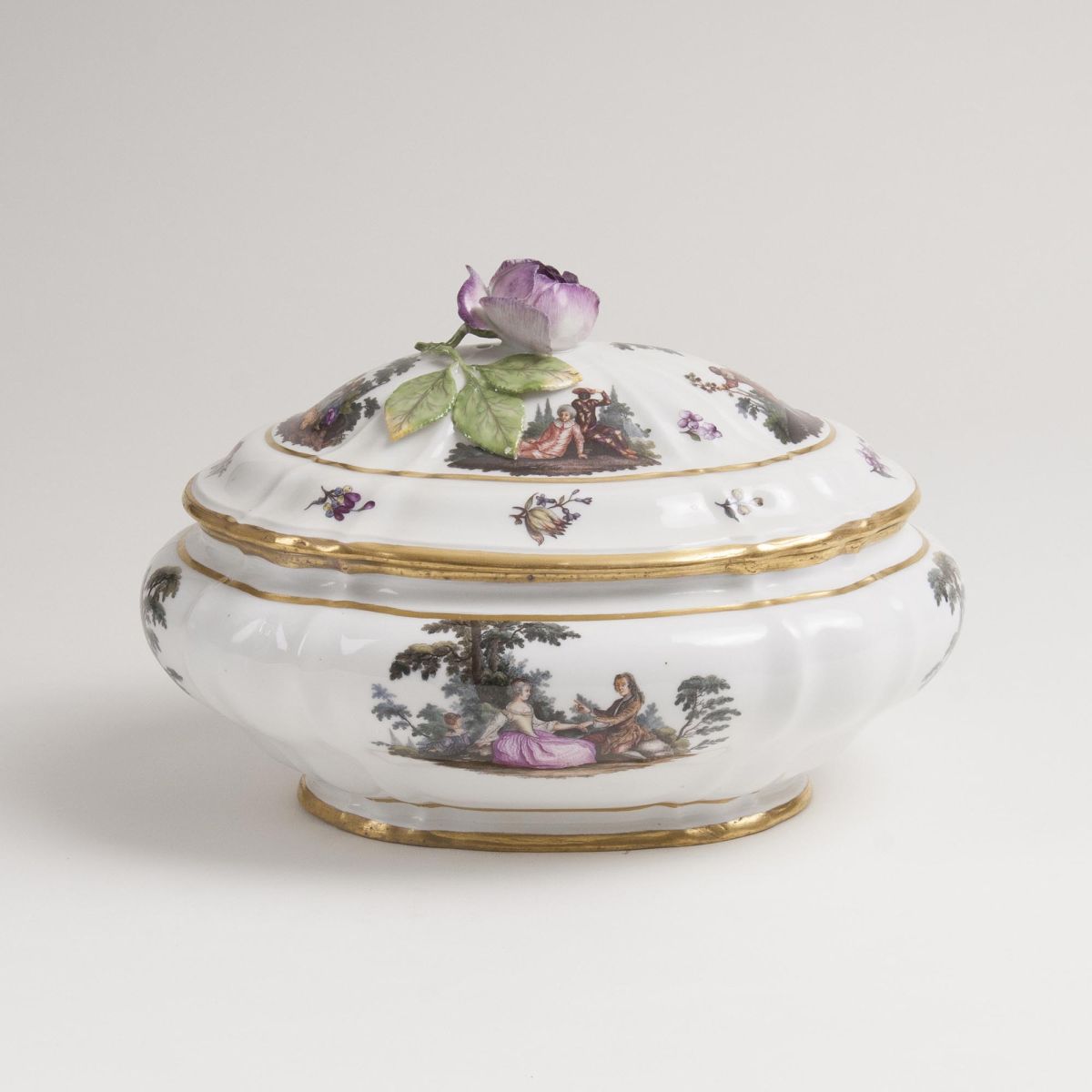A Splendid Rococo Tureen with Watteau Painting A Splendid Rococo Tureen with Watteau Painting