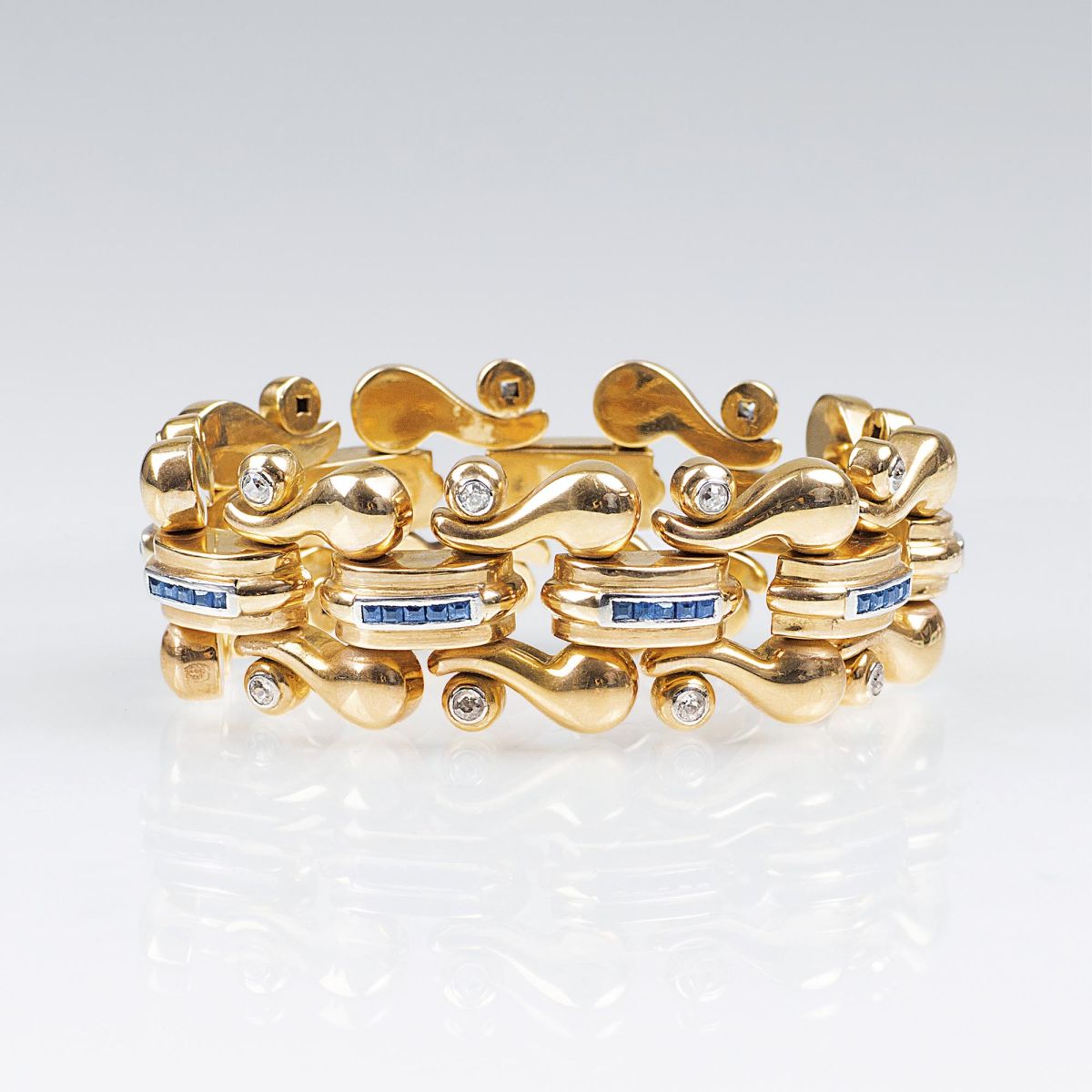 An Art-déco Gold Bracelet with sapphires and Diamonds