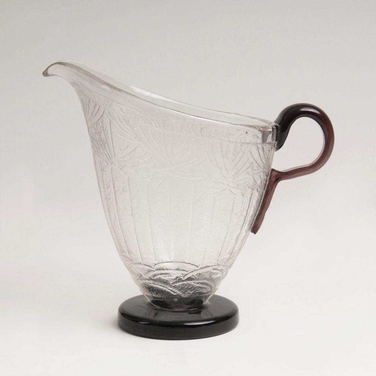 Verreries Schneider, gegr. 1913 von Ernest und Charles Schneider - An Art Deco Jug with Matt-Etched Decor An Art Deco Jug with Matt-Etched Decor