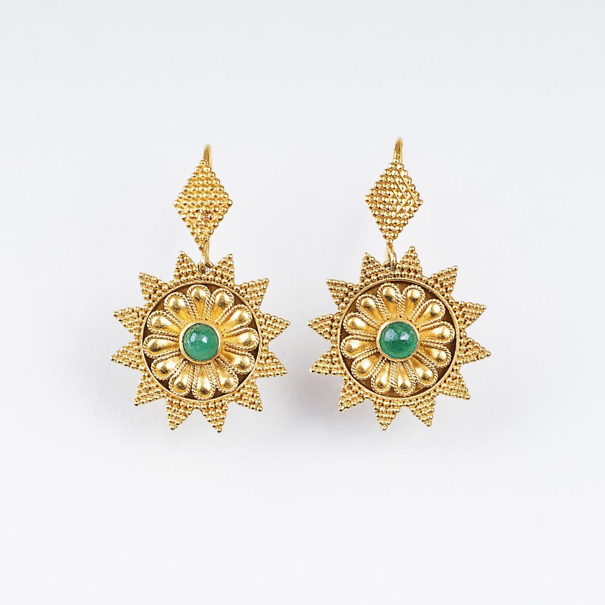 A Pair of Gold Earpendants with Emeralds