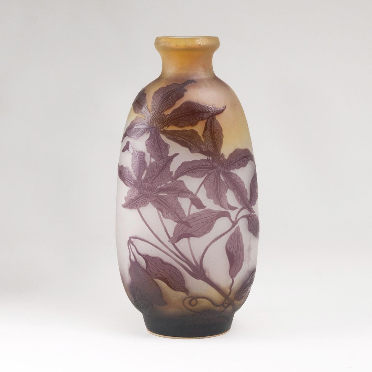 Große Vase mit Clematis