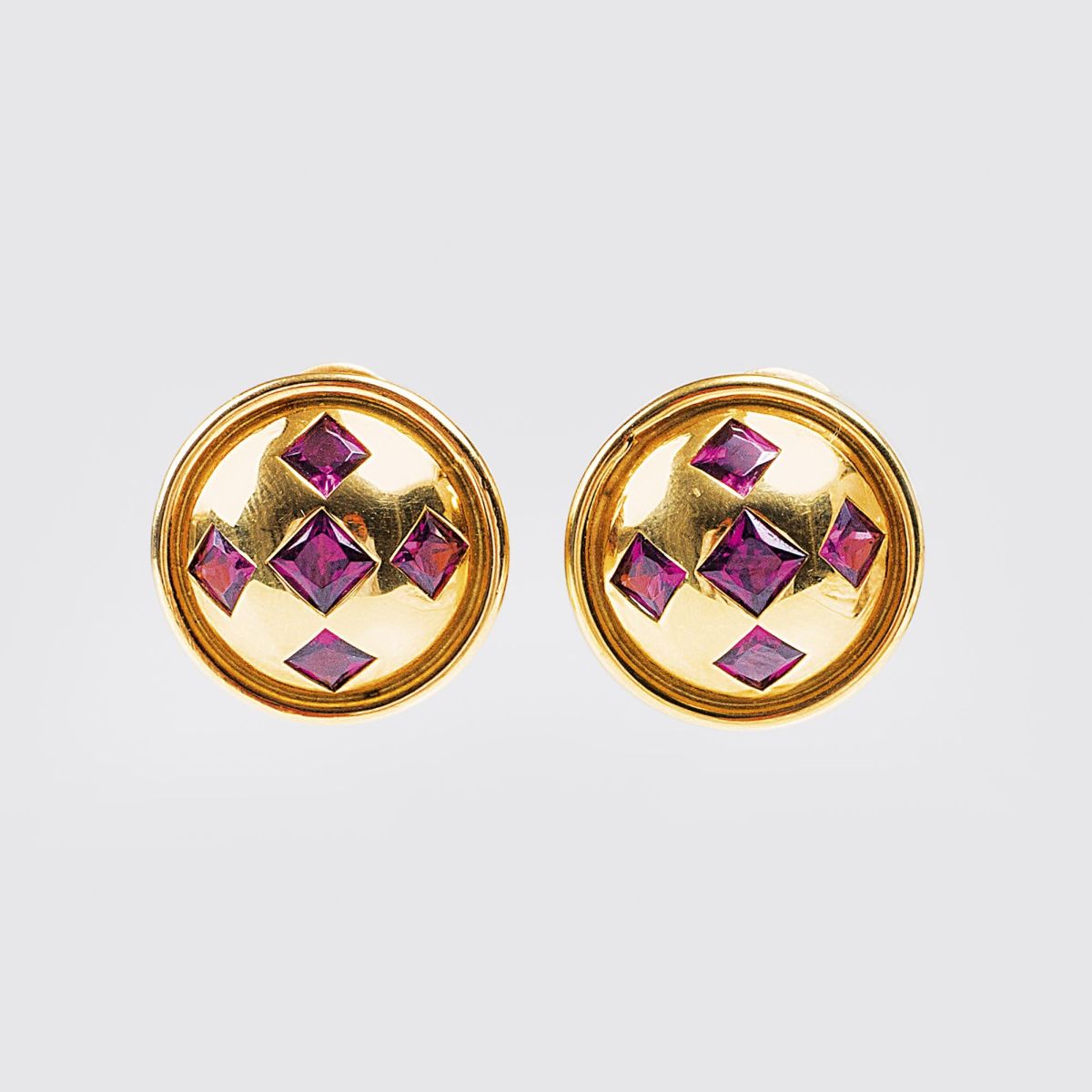 A Pair of Gold Earclips with rhodolit
