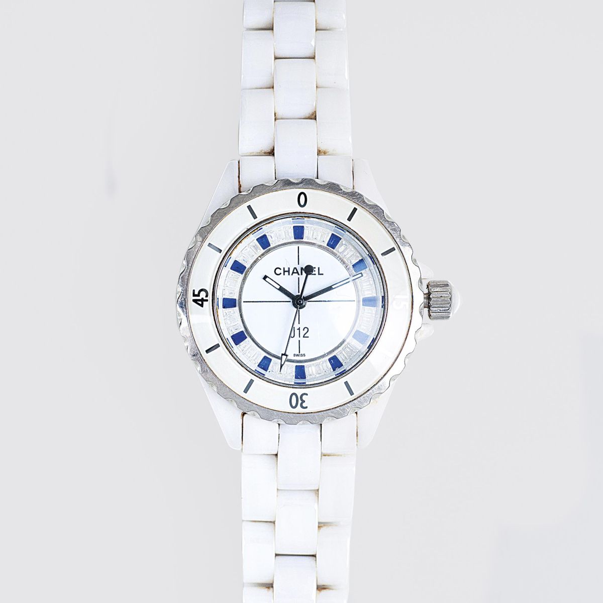 Damen-Armbanduhr mit Diamant- und Saphir-Besatz 'J12'