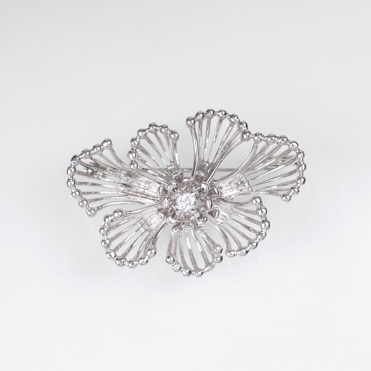 A White Gold Brooch with Diamond