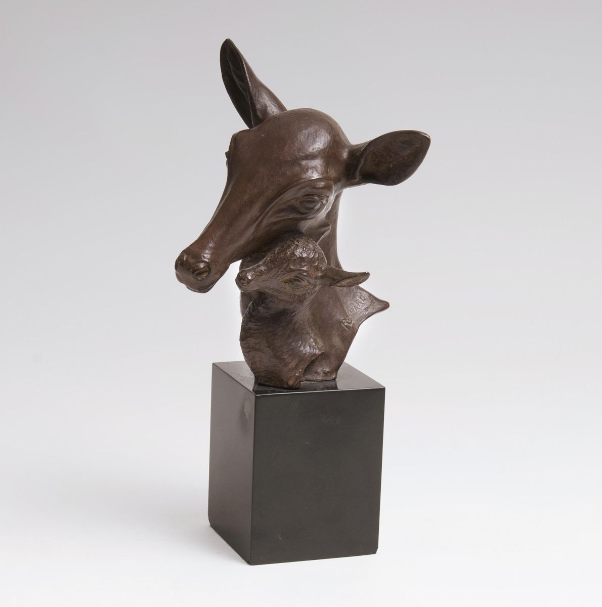 An Animal Sculptue 'Deer with Fawn'