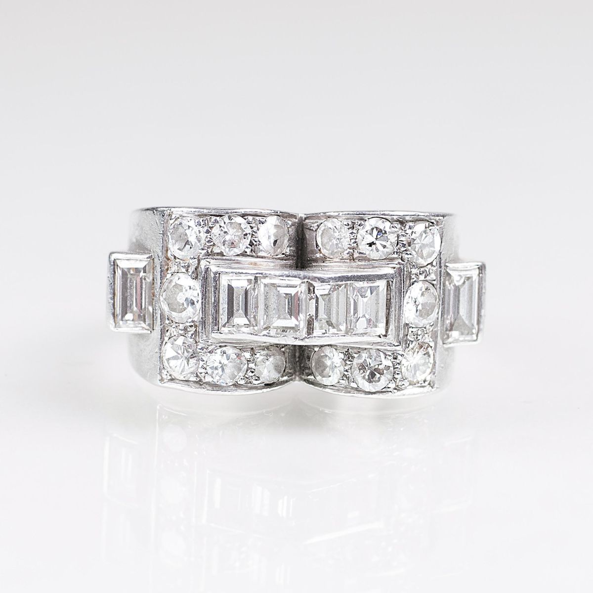 An Art-déco Diamond Ring