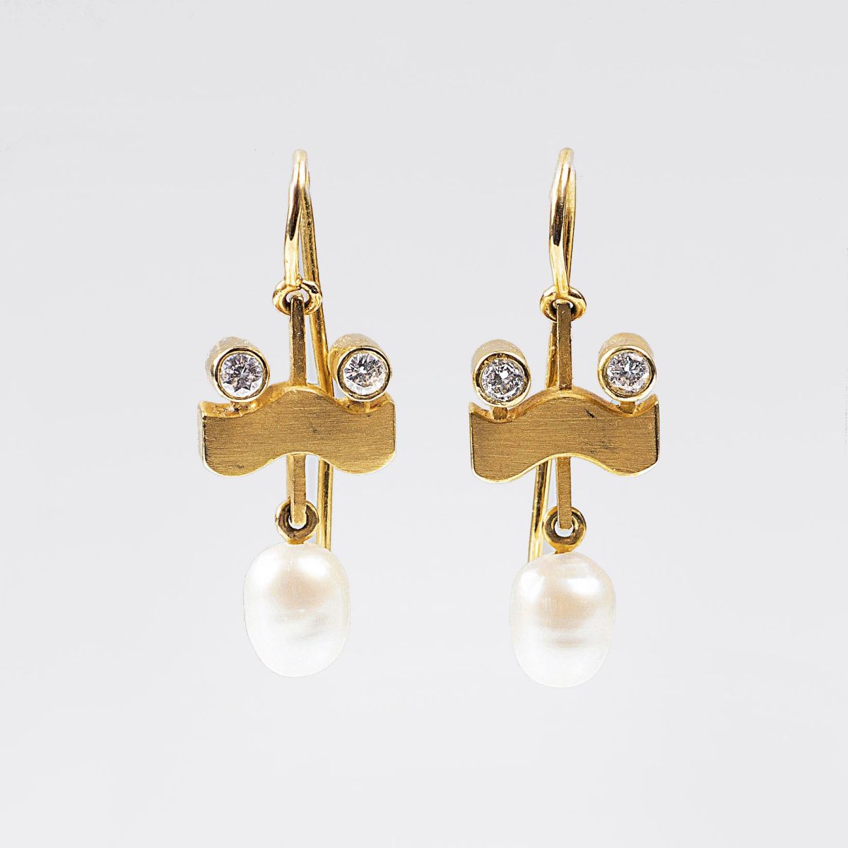 A Pair of Pearl Diamond Earpendants